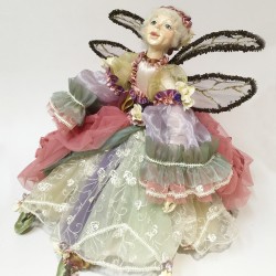 Sitting dera whispering fairy